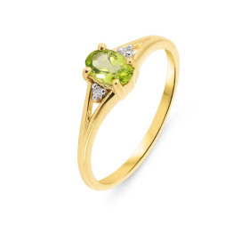 Bague Or Jaune 375 Péridot Ovale 6x4mm et diamant. Cette bague est composée de :. 1 Péridot Ovale de 0.5 carat serti à gri...